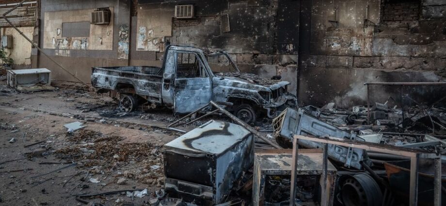 مقتل «28» شخصاً بينهم نساء وأطفال في قصف جوي استهدف «غبيش»