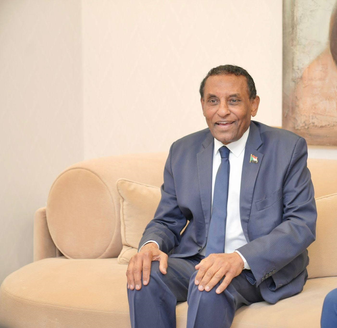 حركات حقوقية وجاليات سودانية ترفض زيارته إلى بريطانيا .. لقاءات مرتقبة لكامل إدريس في لندن و(صمود) تقلل من تأثير الزيارة